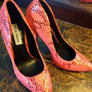 Steve Madden Gallery Bright orange fun Heels .